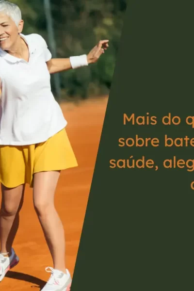 Mulher 40+ em quadra aproveitando os benefícios do tênis para mulheres 40+ e cuidando da saúde.